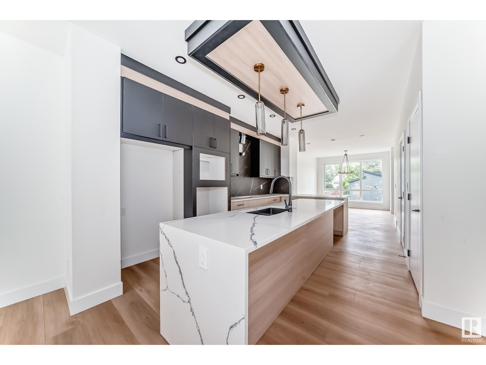 Photo 5 of 11442 125 St Nw, Edmonton AB