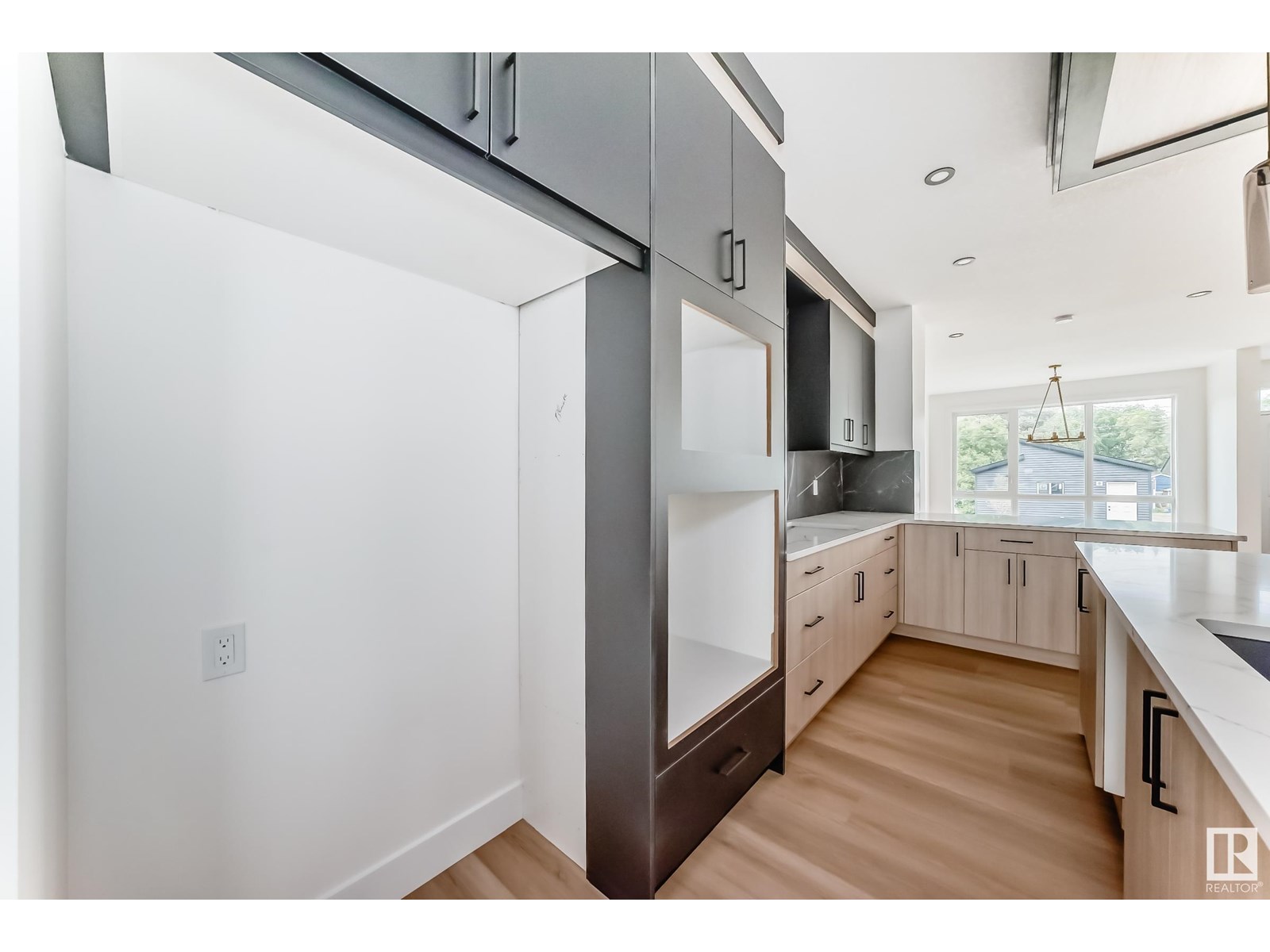 Photo 6 of 11442 125 St Nw, Edmonton AB