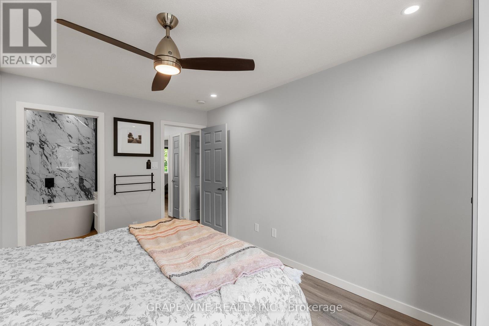 Photo 16 of 32 Acklam Terrace, Ottawa ON