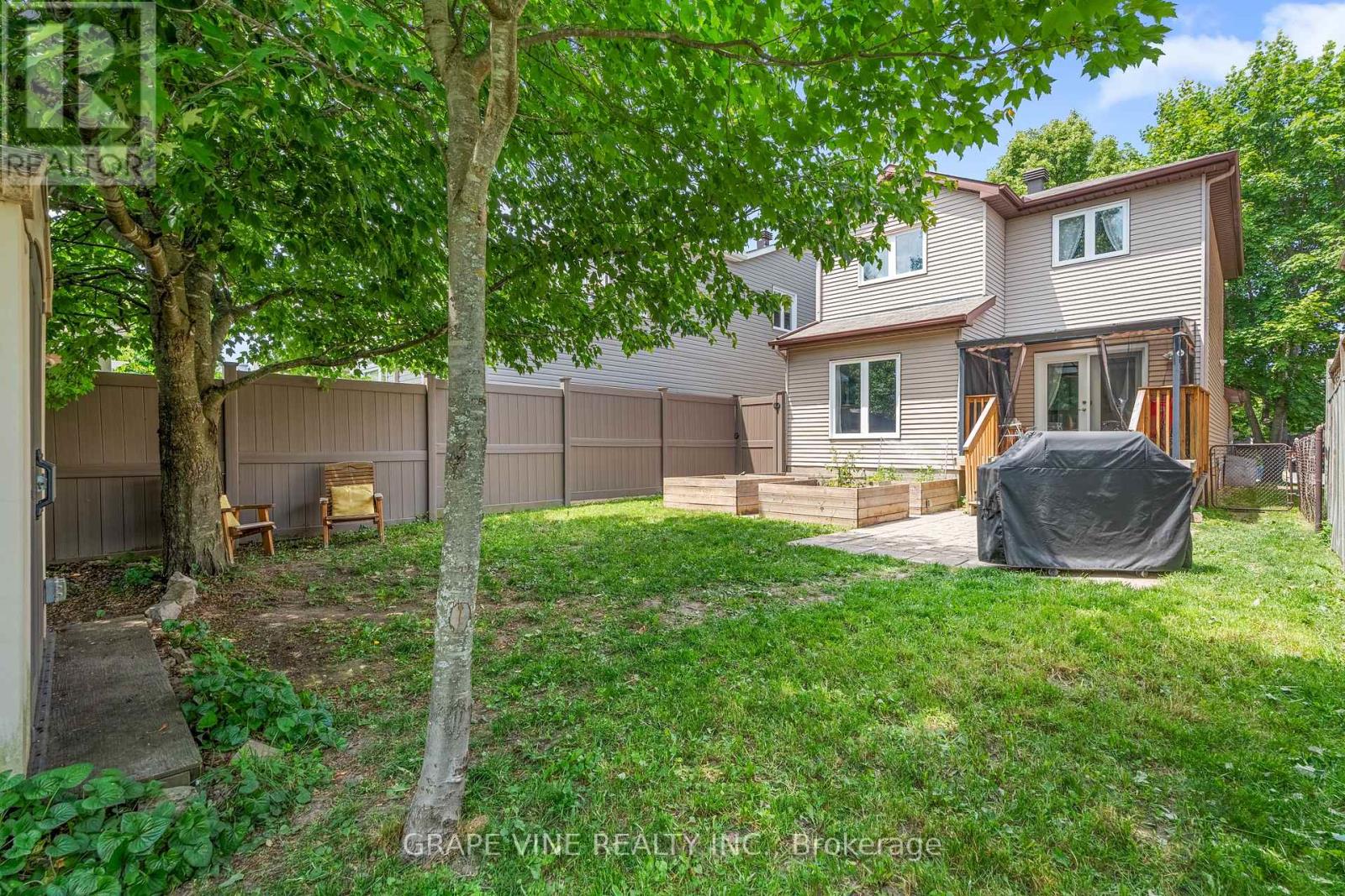 Photo 5 of 32 Acklam Terrace, Ottawa ON