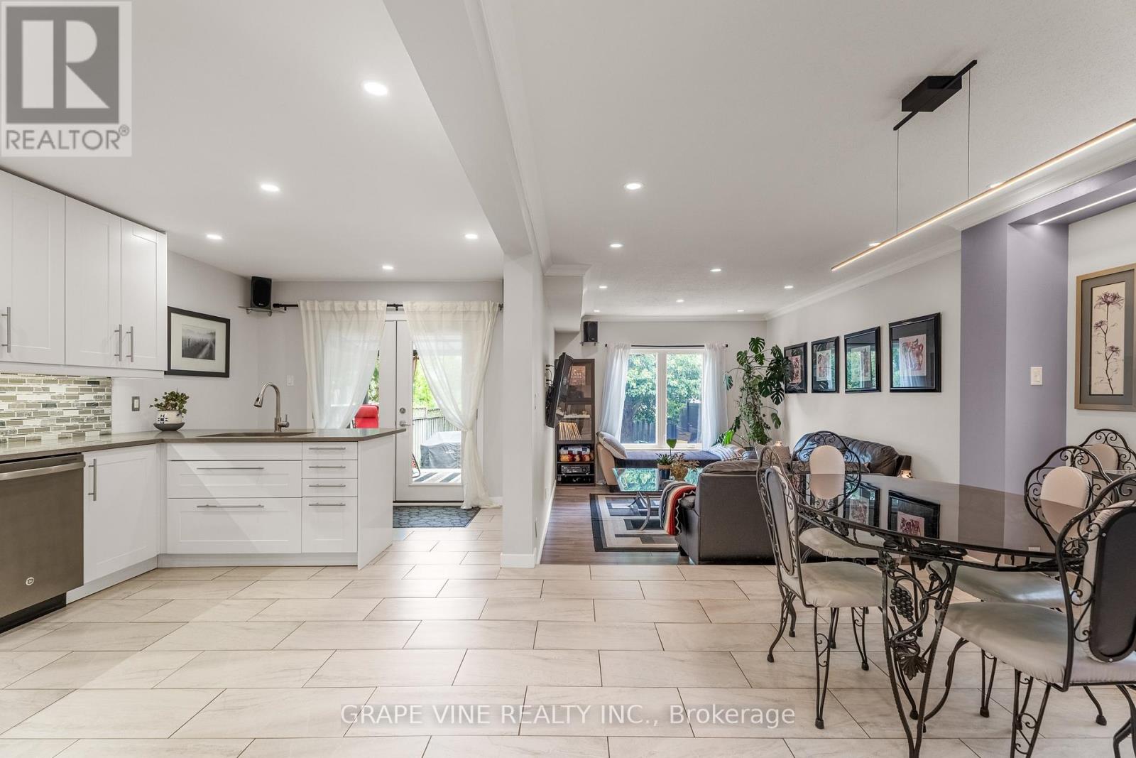 Photo 18 of 32 Acklam Terrace, Ottawa ON