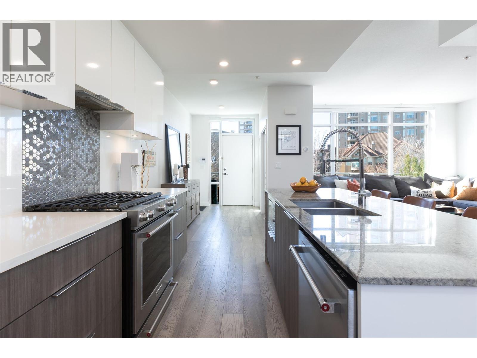 TH103 1151 Sunset Drive, Kelowna