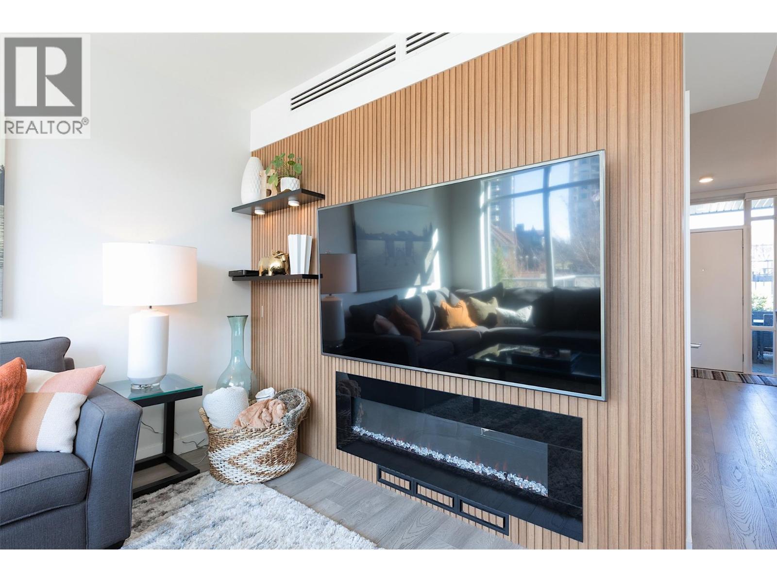 TH103 1151 Sunset Drive, Kelowna