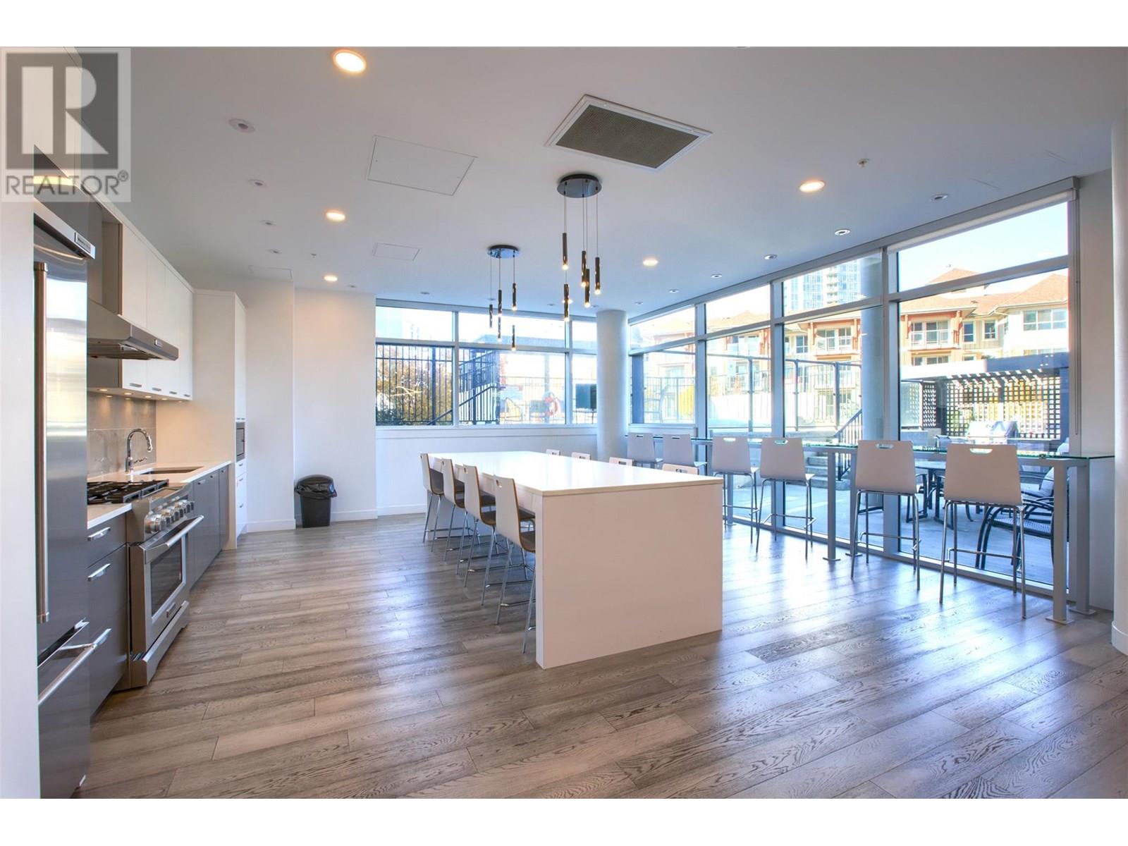 TH103 1151 Sunset Drive, Kelowna