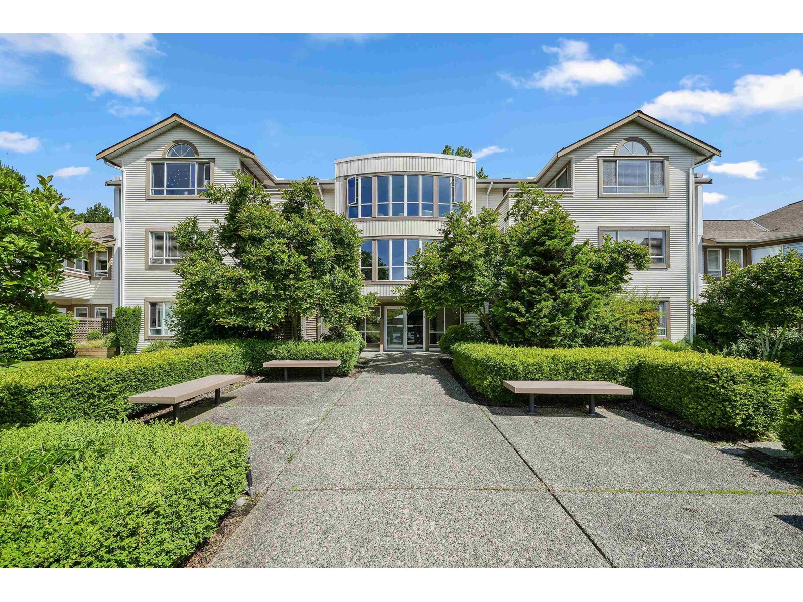 Photo 18 of 209 15991 Thrift Avenue, White Rock BC