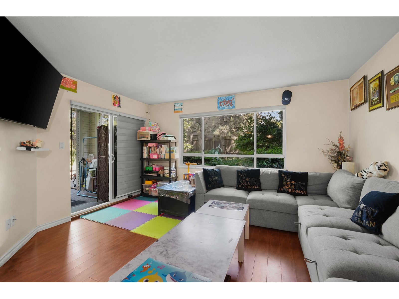 Photo 2 of 209 15991 Thrift Avenue, White Rock BC