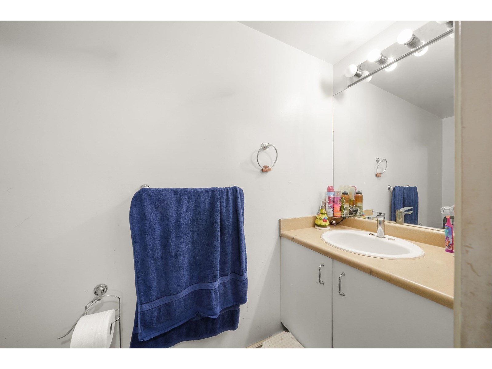 Photo 12 of 209 15991 Thrift Avenue, White Rock BC