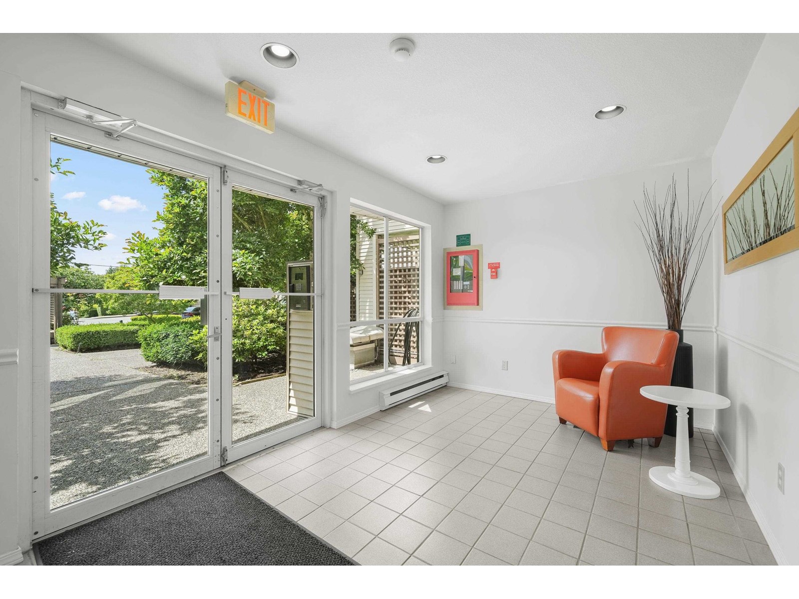 Photo 17 of 209 15991 Thrift Avenue, White Rock BC