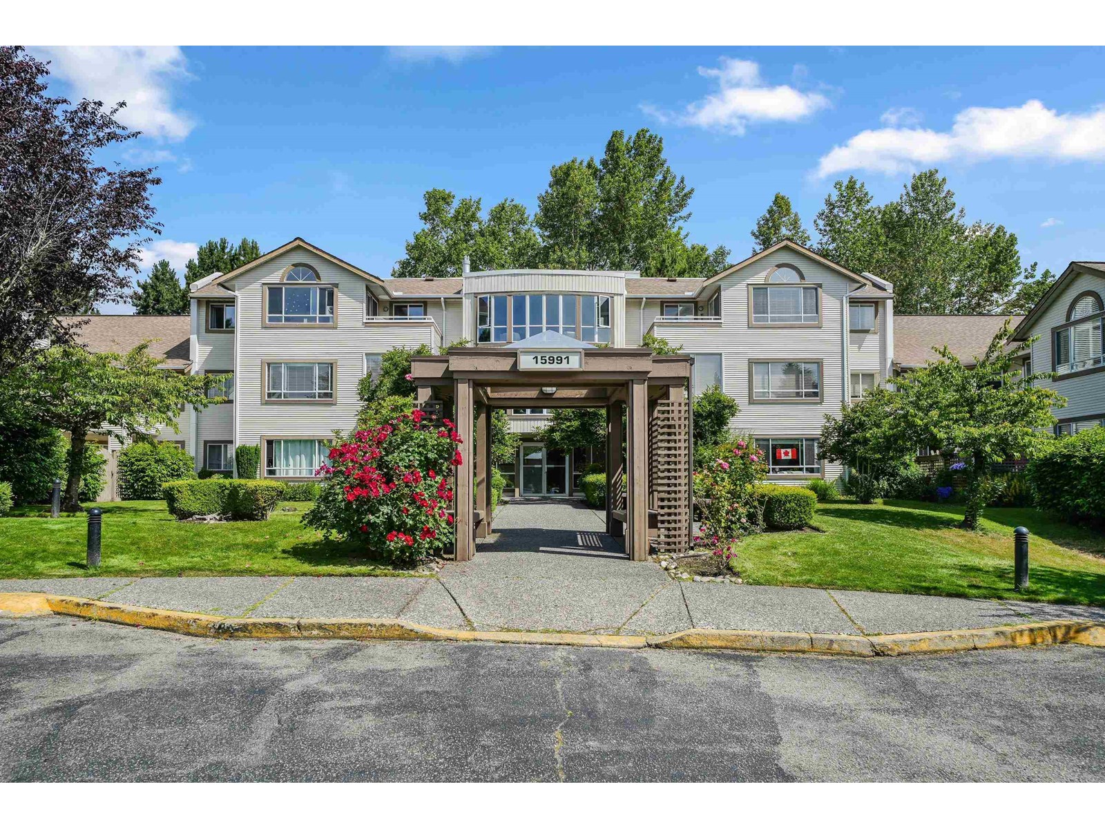 Photo 1 of 209 15991 Thrift Avenue, White Rock BC
