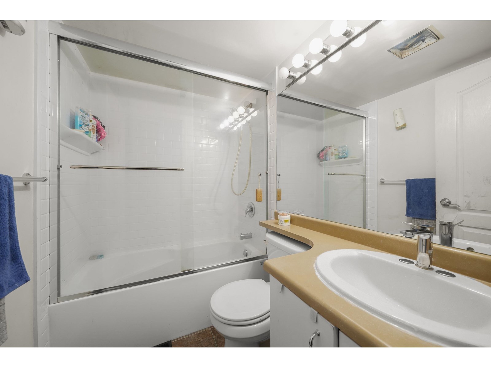 Photo 11 of 209 15991 Thrift Avenue, White Rock BC