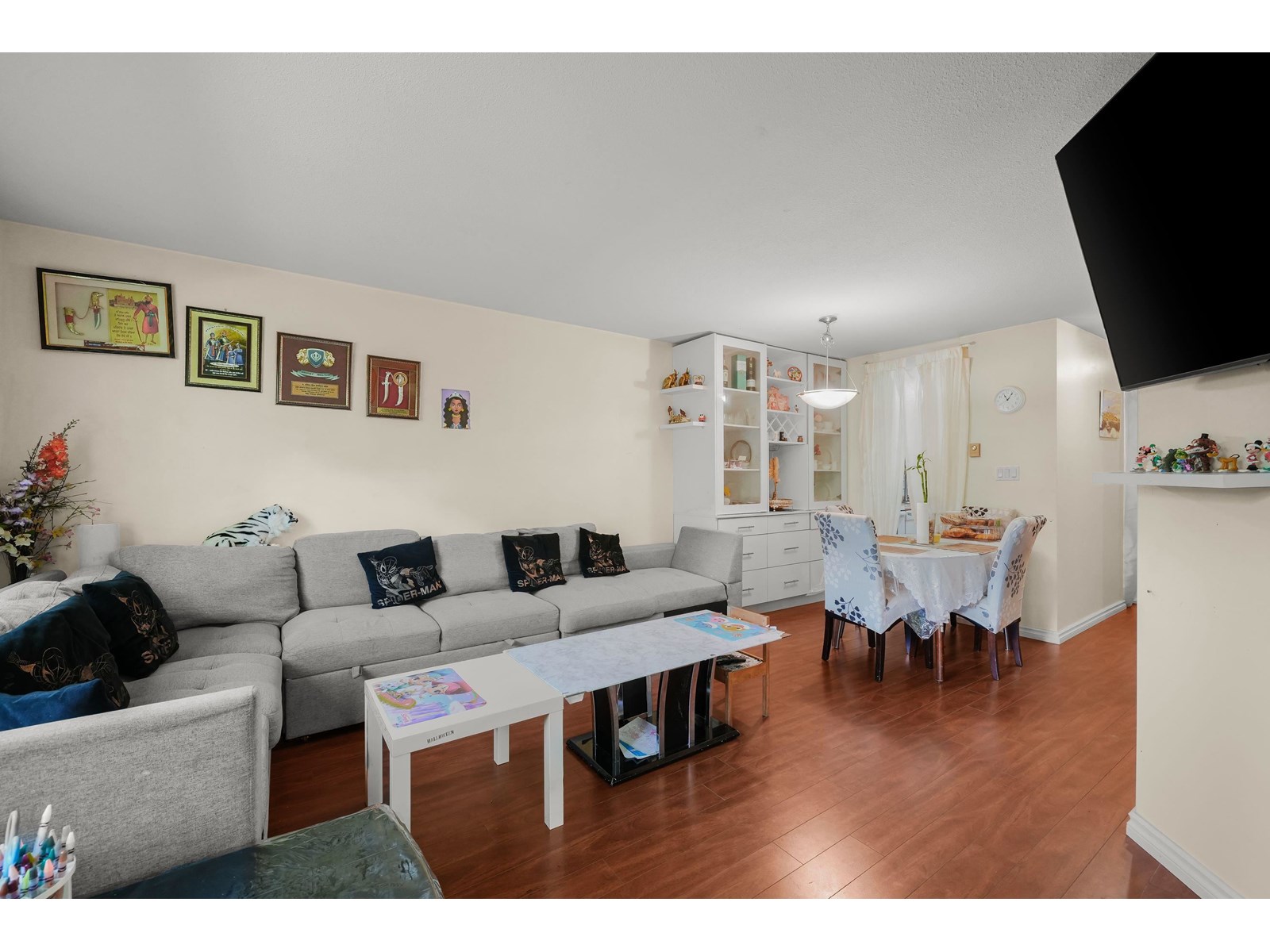 Photo 3 of 209 15991 Thrift Avenue, White Rock BC