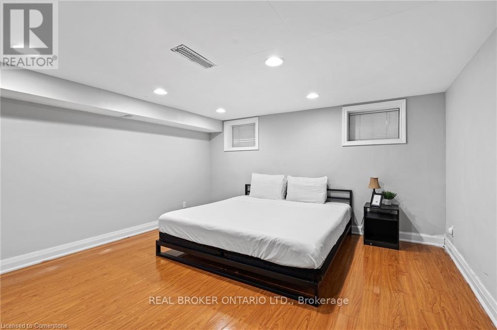 Photo 11 of 5317 Third Avenue, Niagara Falls ON
