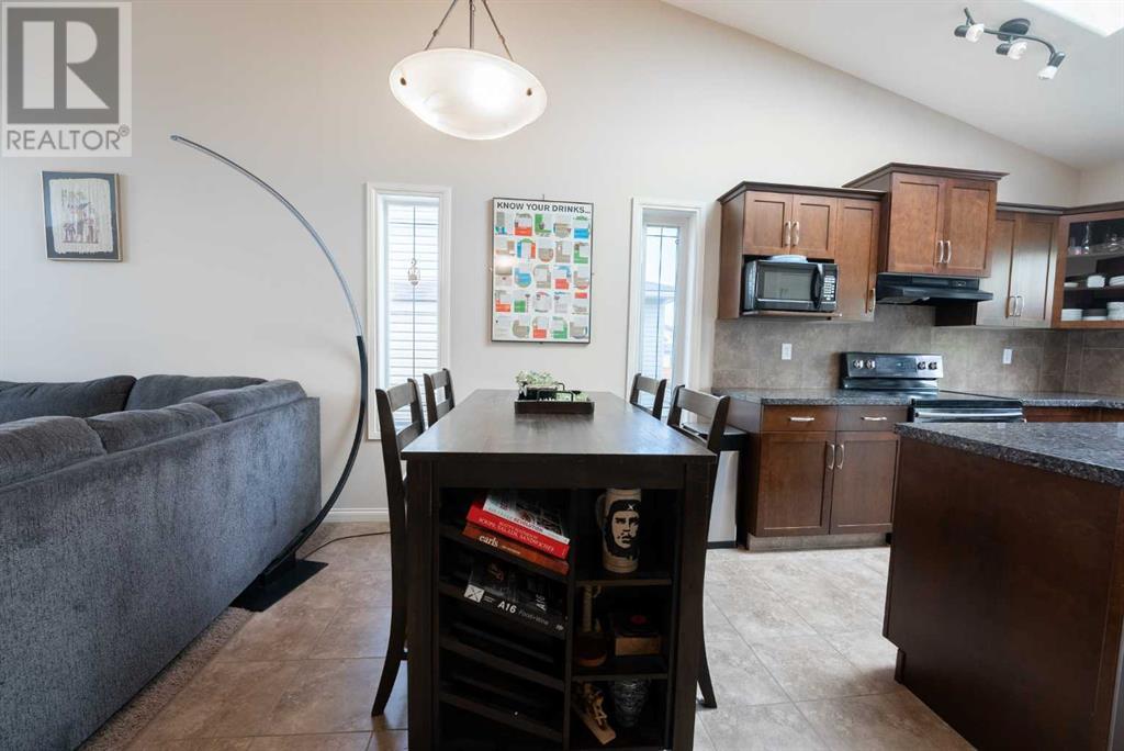 Single Family House Bi-level for Sale in  Mt Sunburst Place W Sunridge Lethbridge 