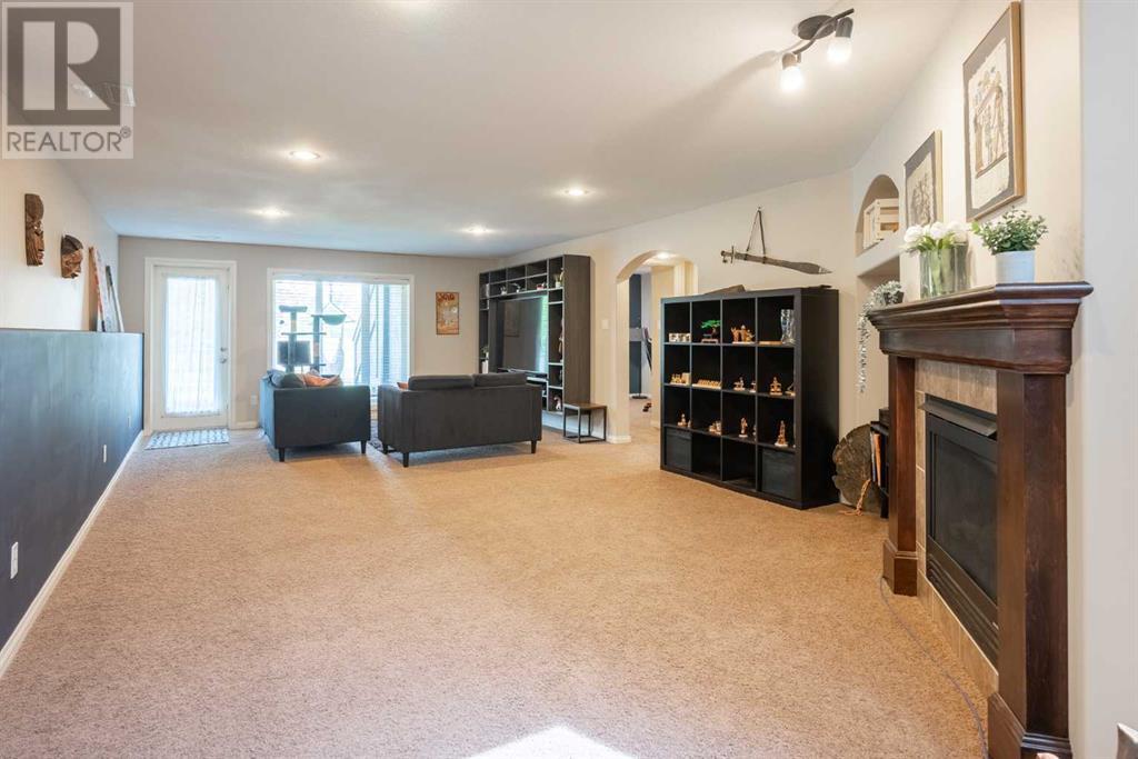 Single Family House Bi-level for Sale in  Mt Sunburst Place W Sunridge Lethbridge 