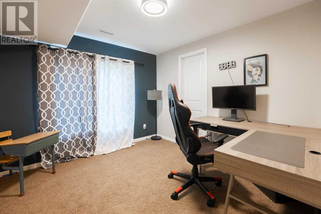 Single Family House Bi-level for Sale in  Mt Sunburst Place W Sunridge Lethbridge 