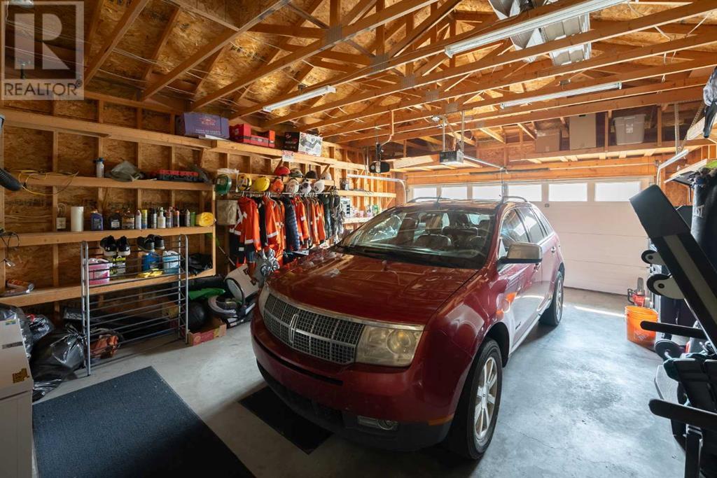 Single Family House Bi-level for Sale in  Mt Sunburst Place W Sunridge Lethbridge 