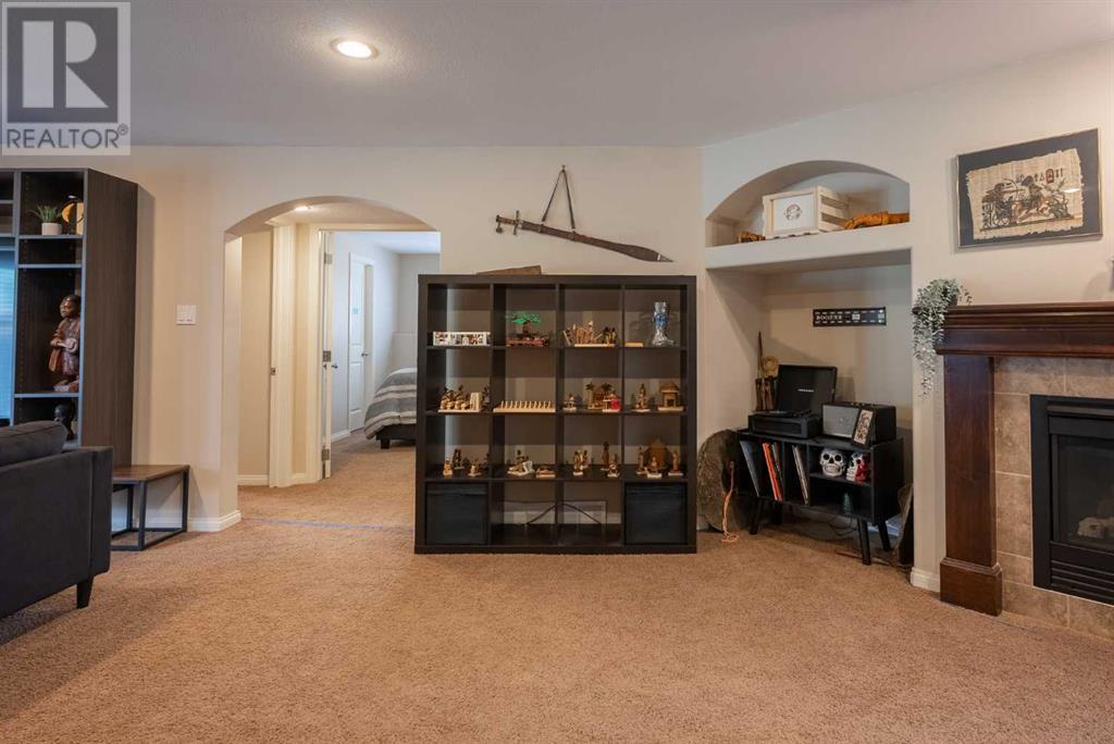 Single Family House Bi-level for Sale in  Mt Sunburst Place W Sunridge Lethbridge 