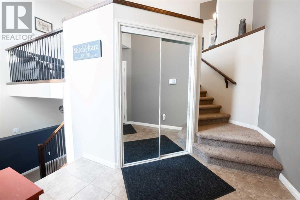 Single Family House Bi-level for Sale in  Mt Sunburst Place W Sunridge Lethbridge 
