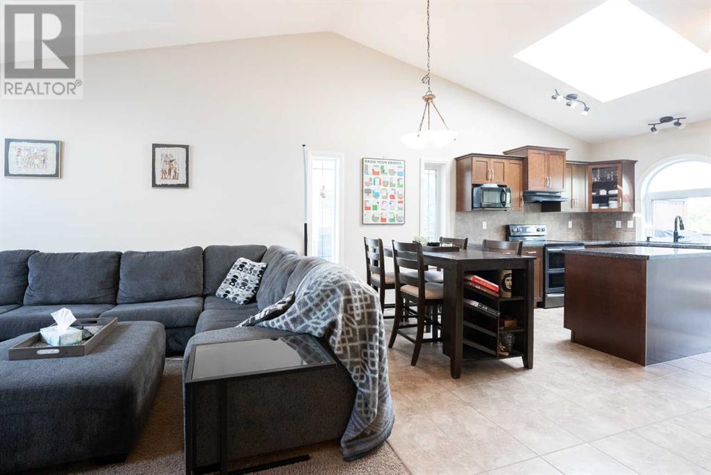 Single Family House Bi-level for Sale in  Mt Sunburst Place W Sunridge Lethbridge 