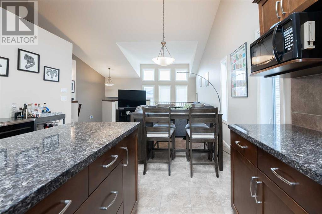 Single Family House Bi-level for Sale in  Mt Sunburst Place W Sunridge Lethbridge 
