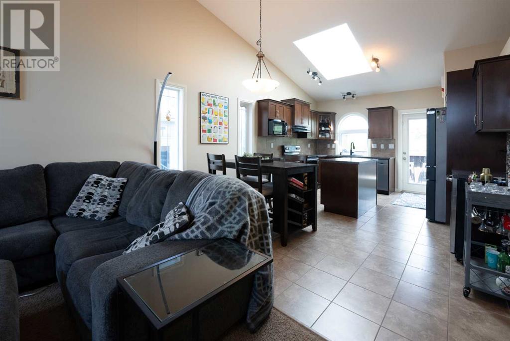 Single Family House Bi-level for Sale in  Mt Sunburst Place W Sunridge Lethbridge 