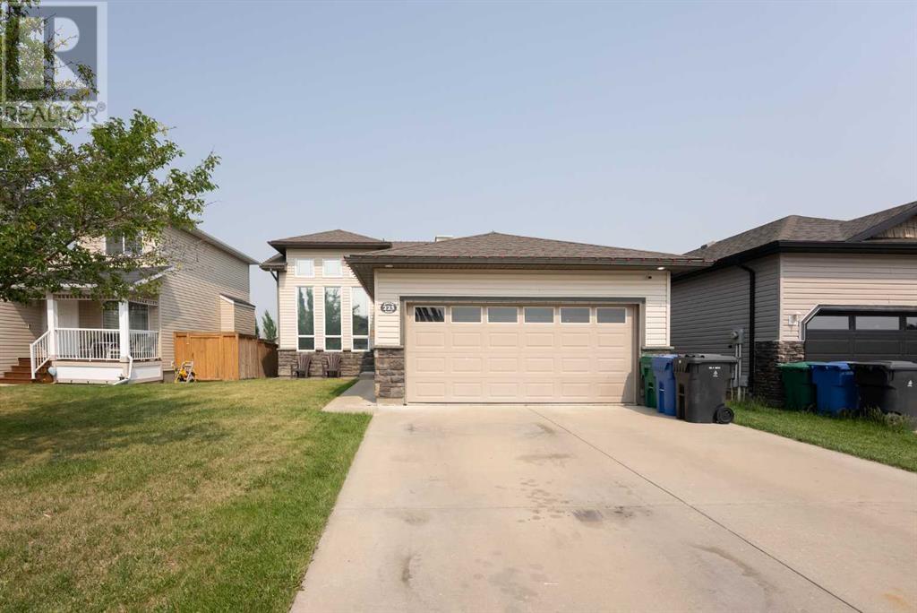 Single Family House Bi-level for Sale in  Mt Sunburst Place W Sunridge Lethbridge 