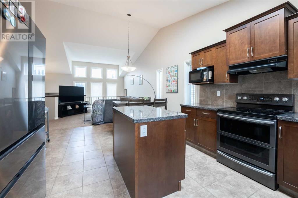 Single Family House Bi-level for Sale in  Mt Sunburst Place W Sunridge Lethbridge 