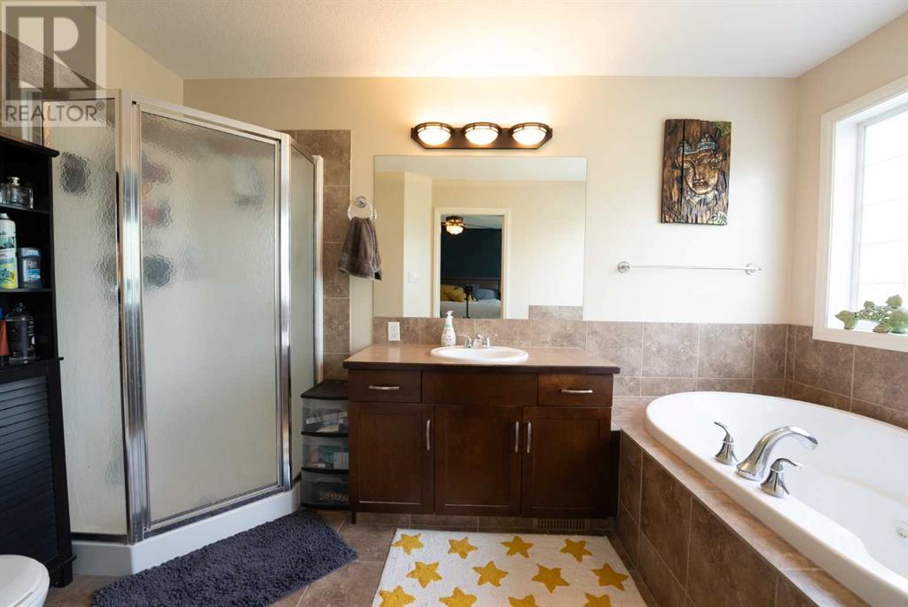 Single Family House Bi-level for Sale in  Mt Sunburst Place W Sunridge Lethbridge 