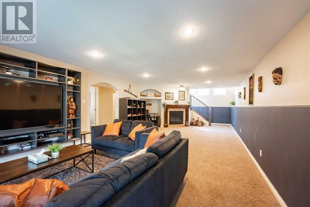 Single Family House Bi-level for Sale in  Mt Sunburst Place W Sunridge Lethbridge 