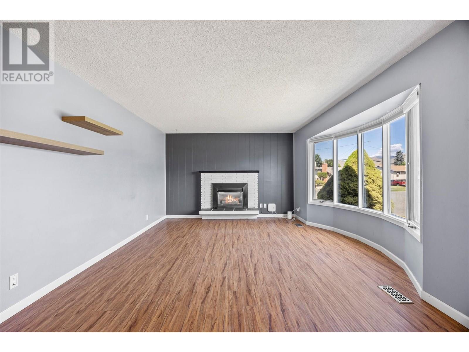 Photo 5 of 971 Kirkland Place, Kamloops BC