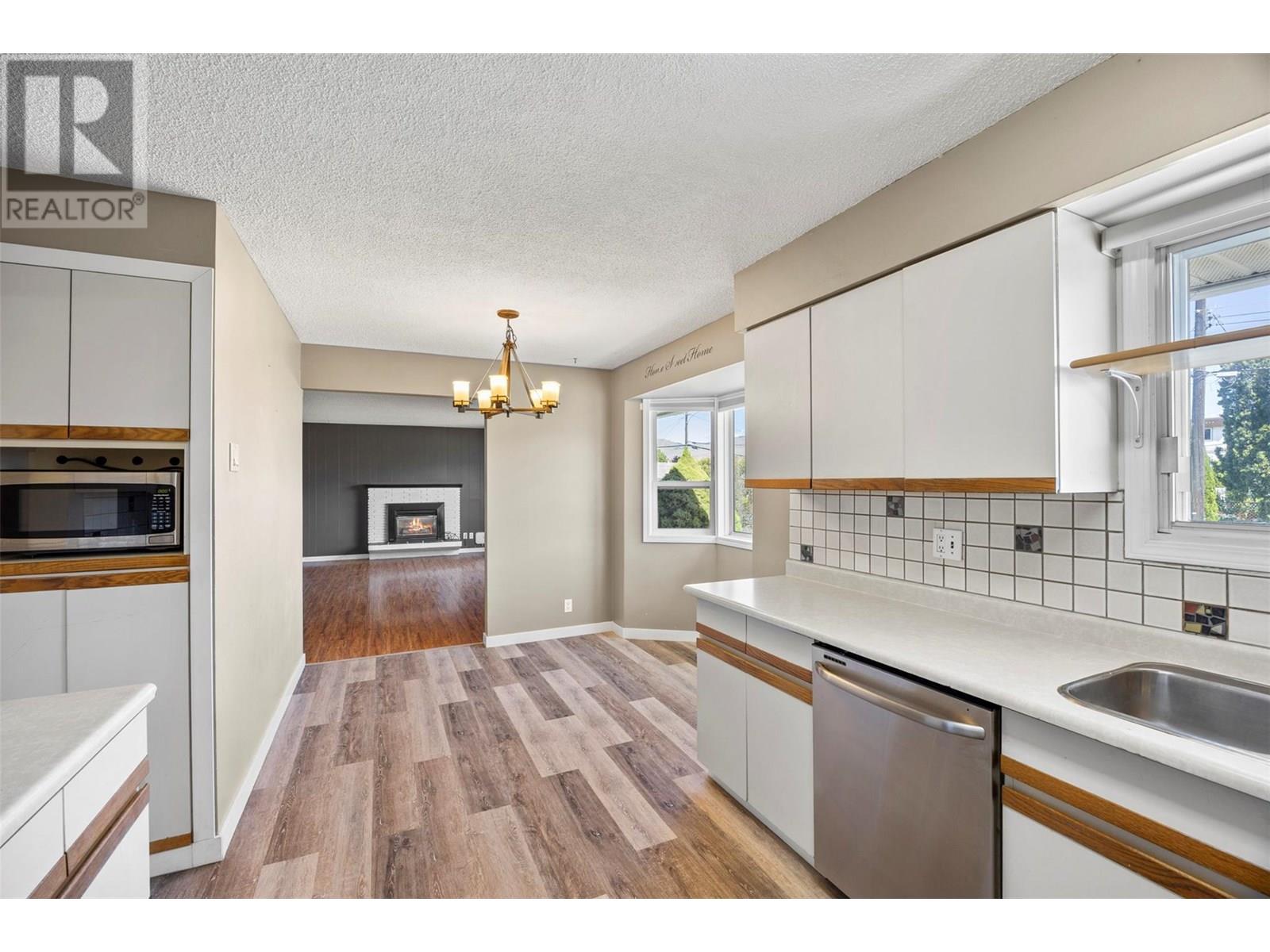 Photo 11 of 971 Kirkland Place, Kamloops BC