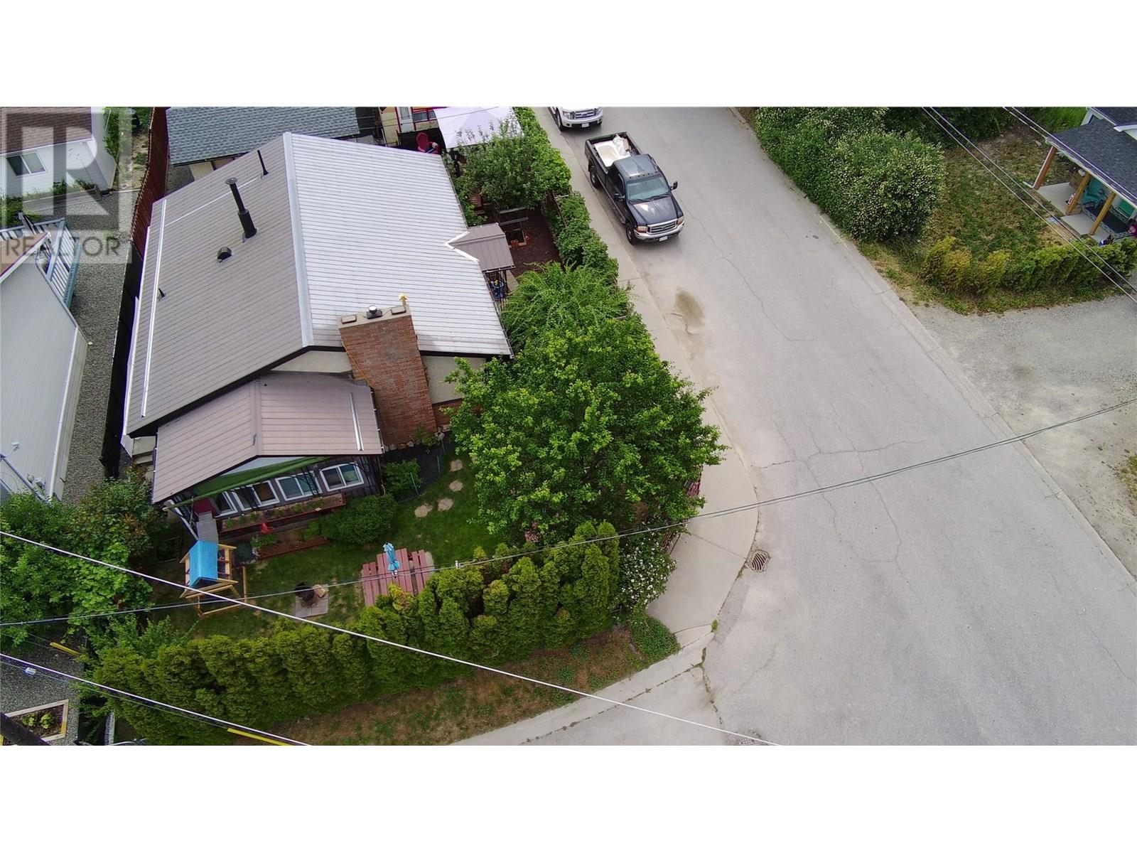 Photo 11 of 1916 Elm Street, Creston BC
