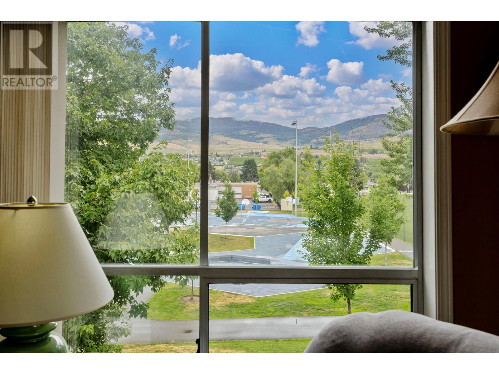 205 255 McIntosh Road, Kelowna