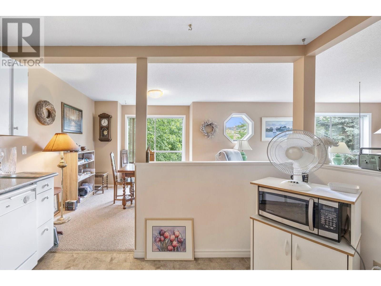 205 255 McIntosh Road, Kelowna