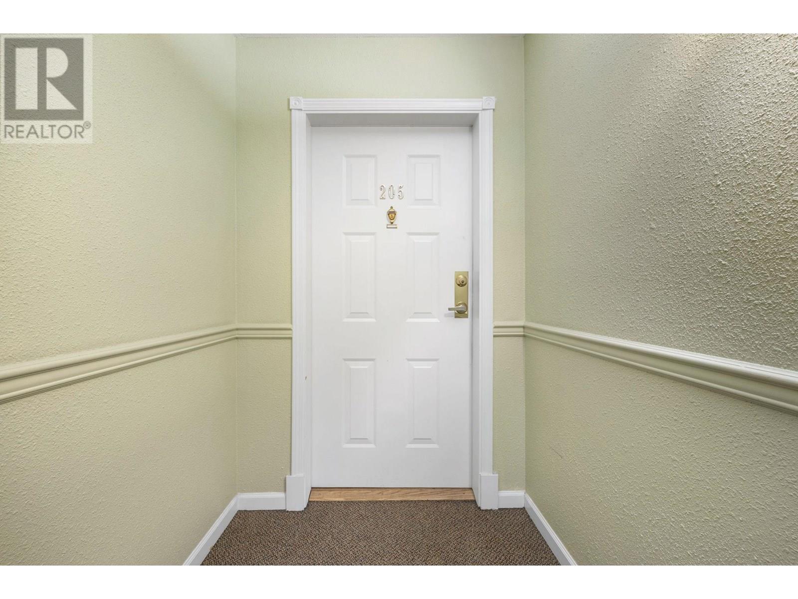 205 255 McIntosh Road, Kelowna