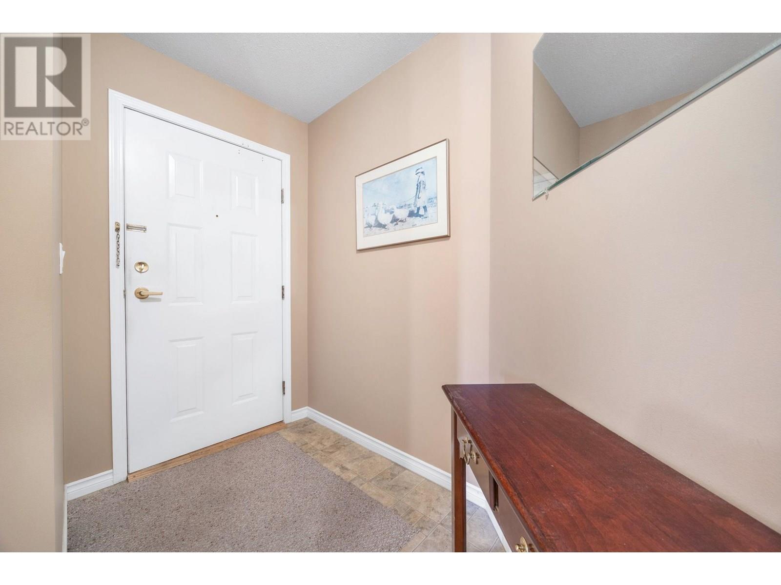 205 255 McIntosh Road, Kelowna