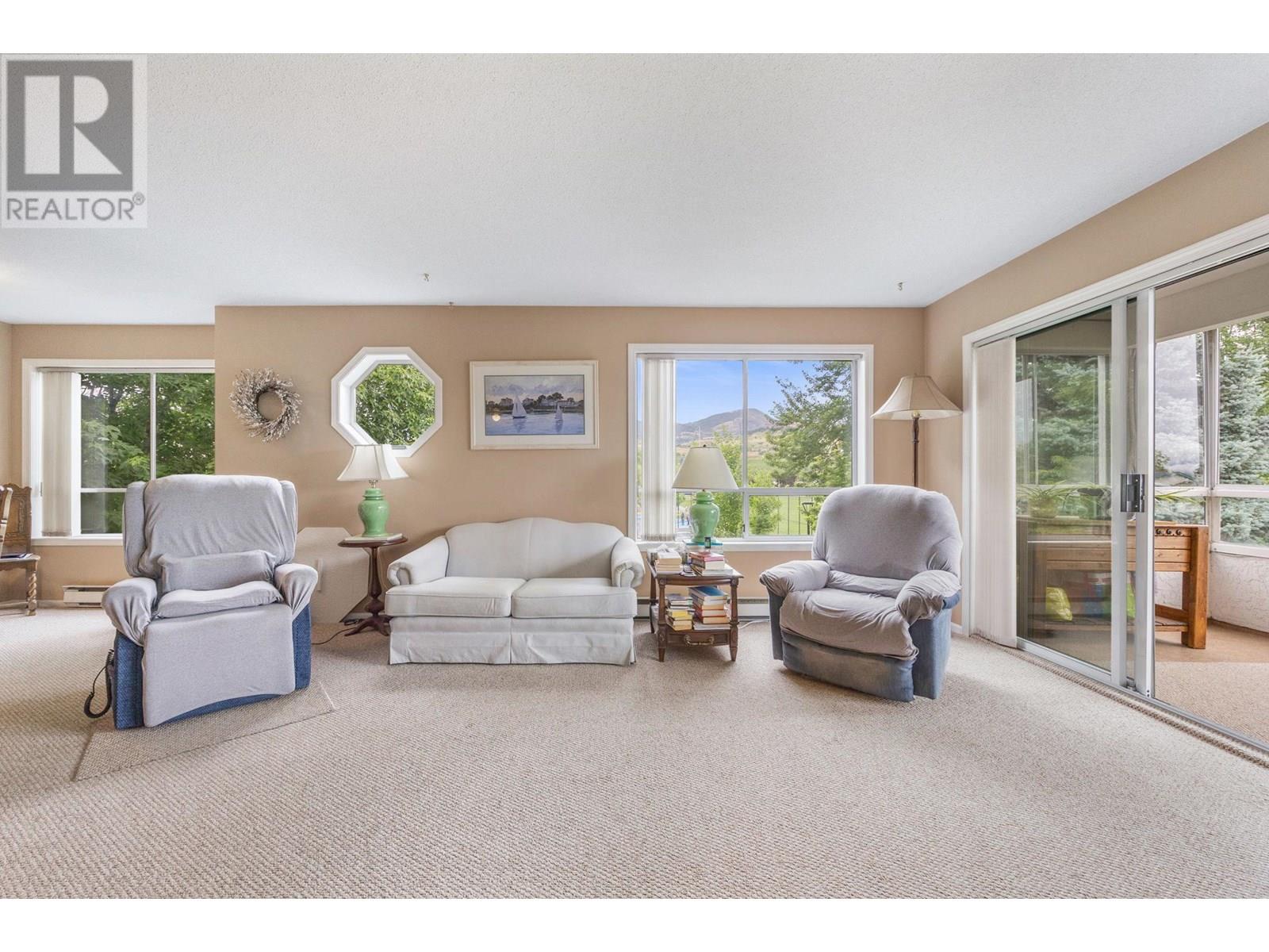 205 255 McIntosh Road, Kelowna