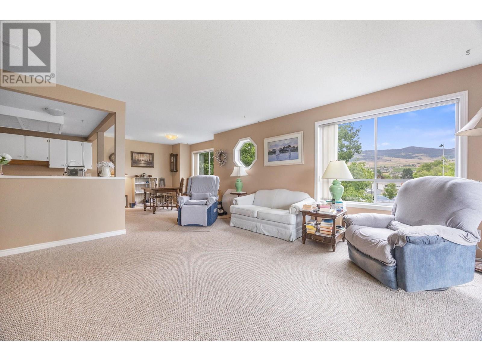 205 255 McIntosh Road, Kelowna