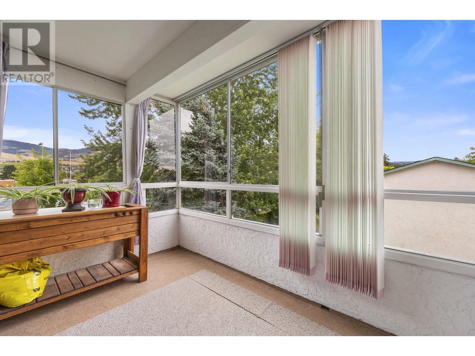 205 255 McIntosh Road, Kelowna