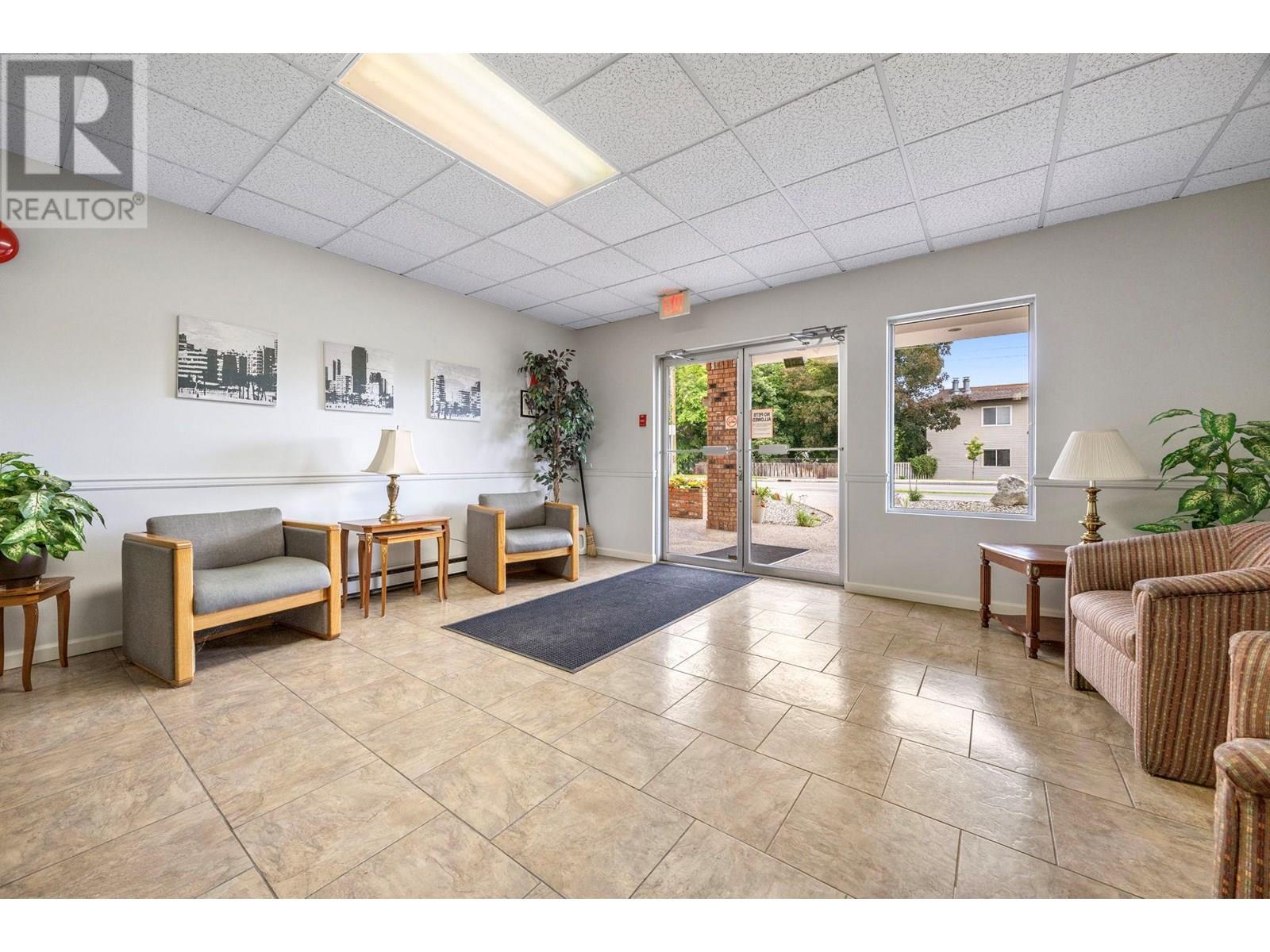 205 255 McIntosh Road, Kelowna