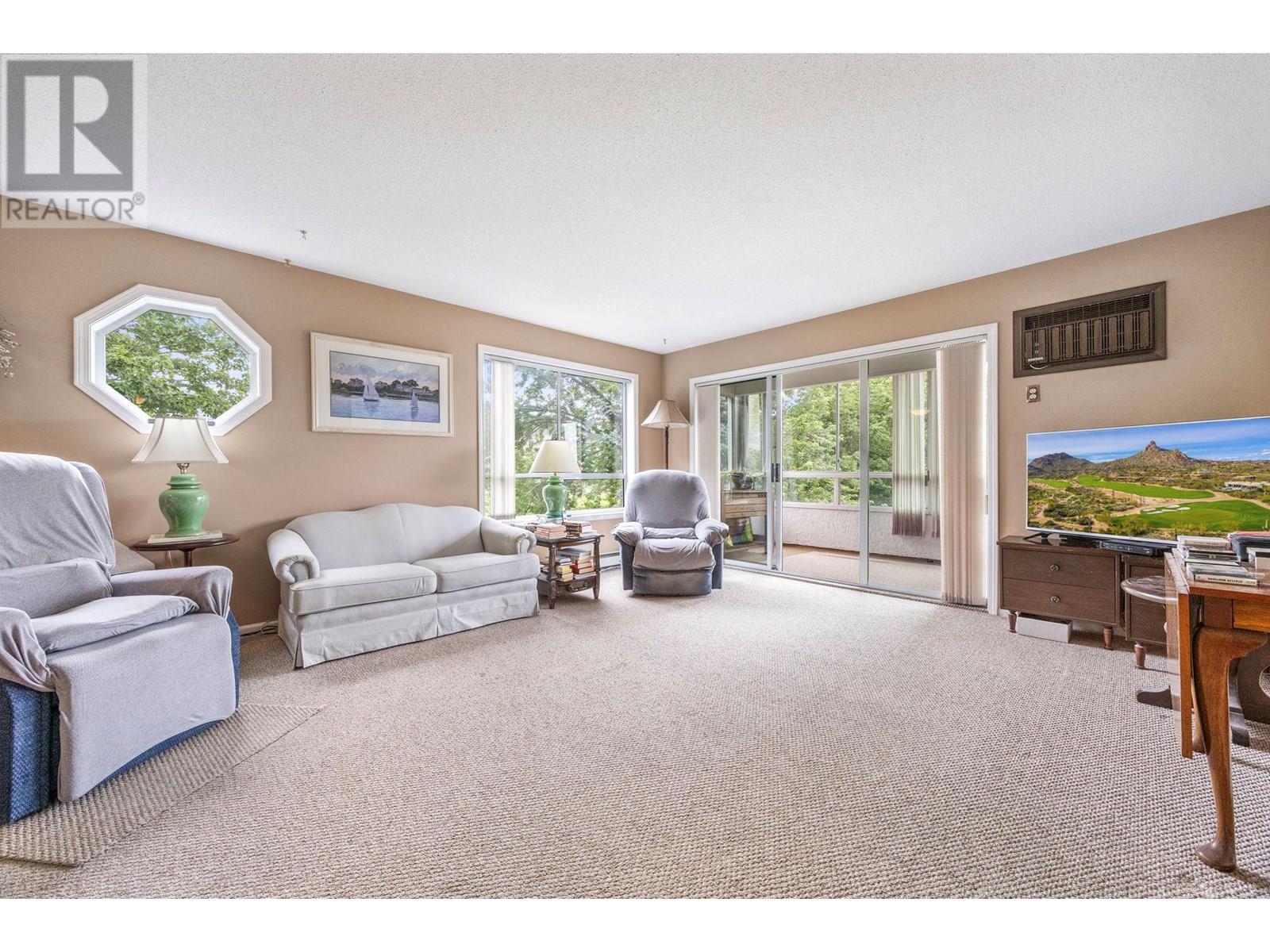 205 255 McIntosh Road, Kelowna