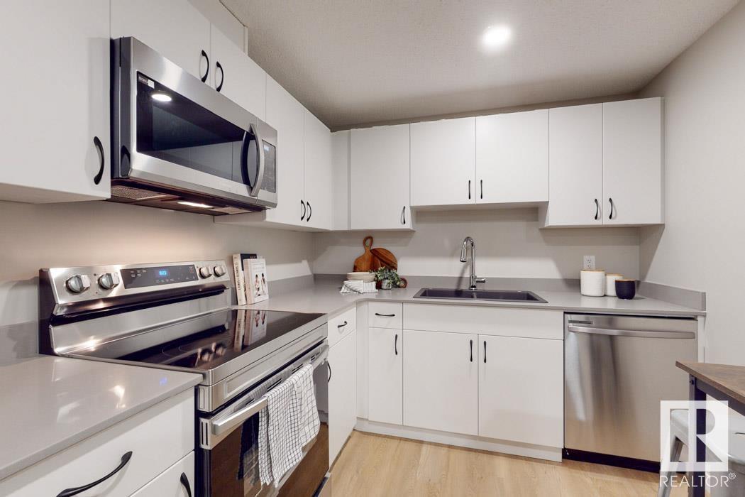 Photo 12 of 2803 193 St Nw, Edmonton AB