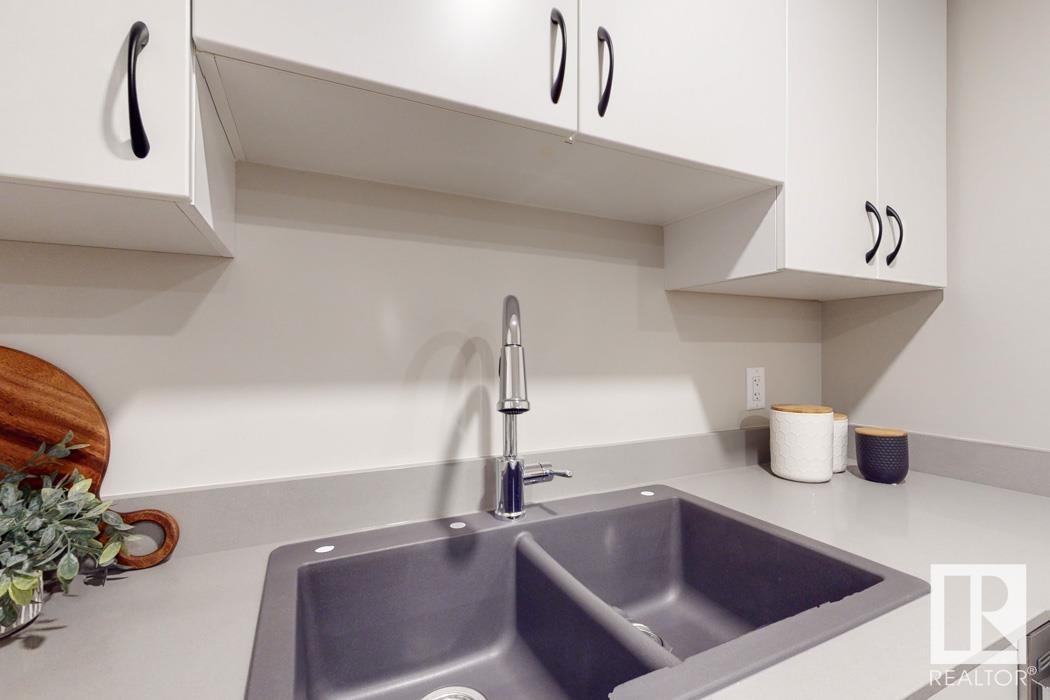 Photo 11 of 2803 193 St Nw, Edmonton AB
