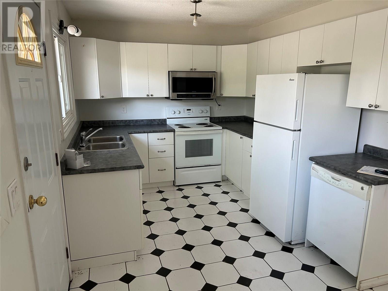  2571 Lakeshore Road, Vernon