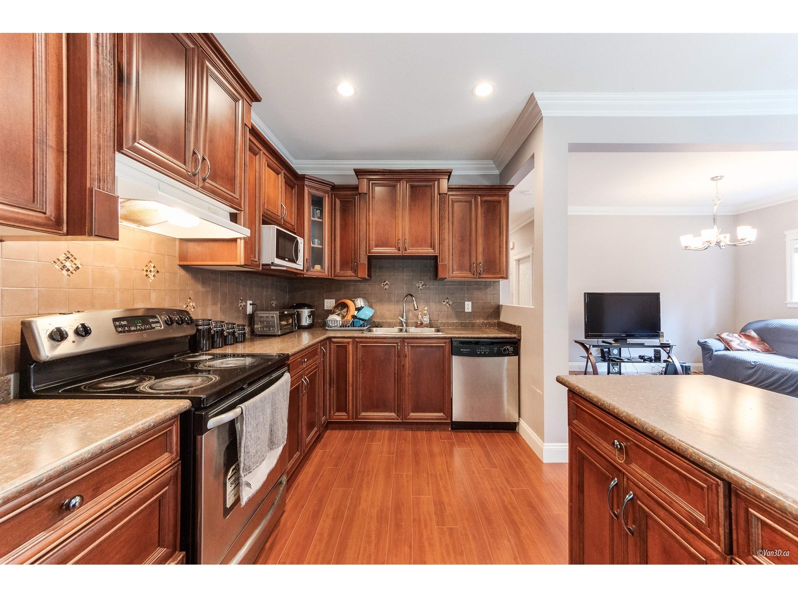 Photo 5 of 10627 144th Street, Surrey BC