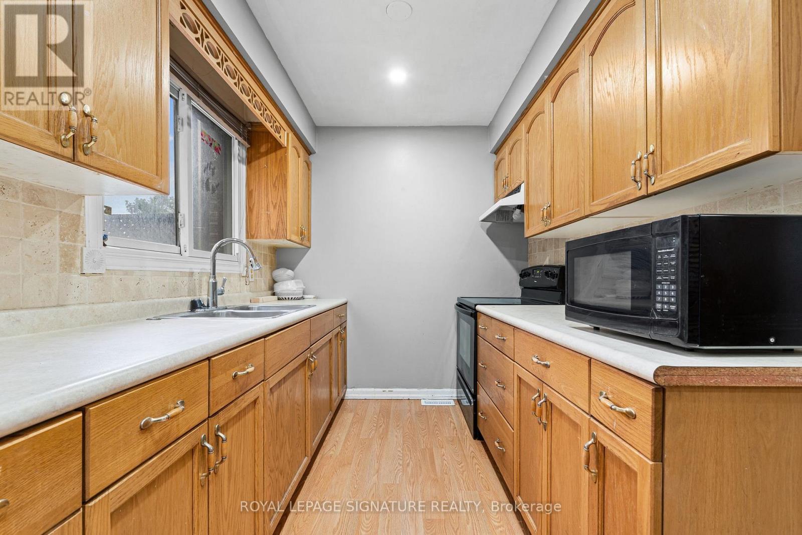 Photo 24 of 32 A Crossley Drive, Port Hope ON