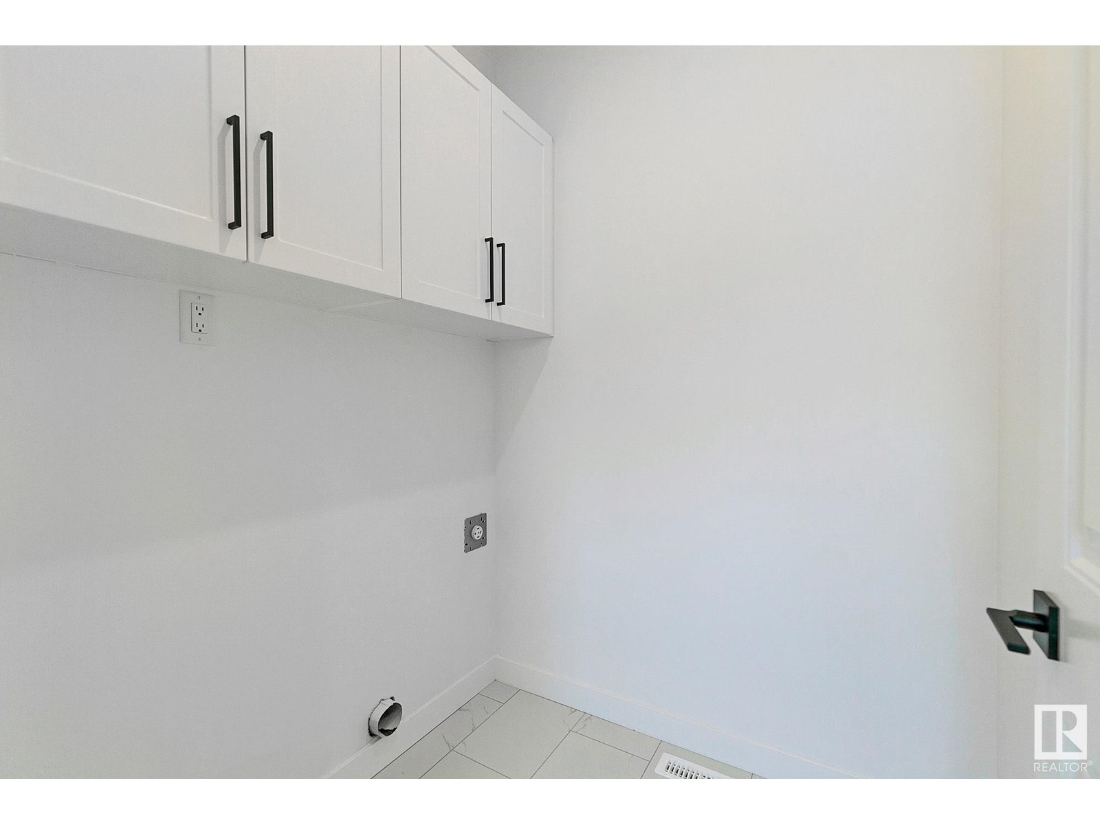 Photo 11 of 9829 107 A Av, Morinville AB
