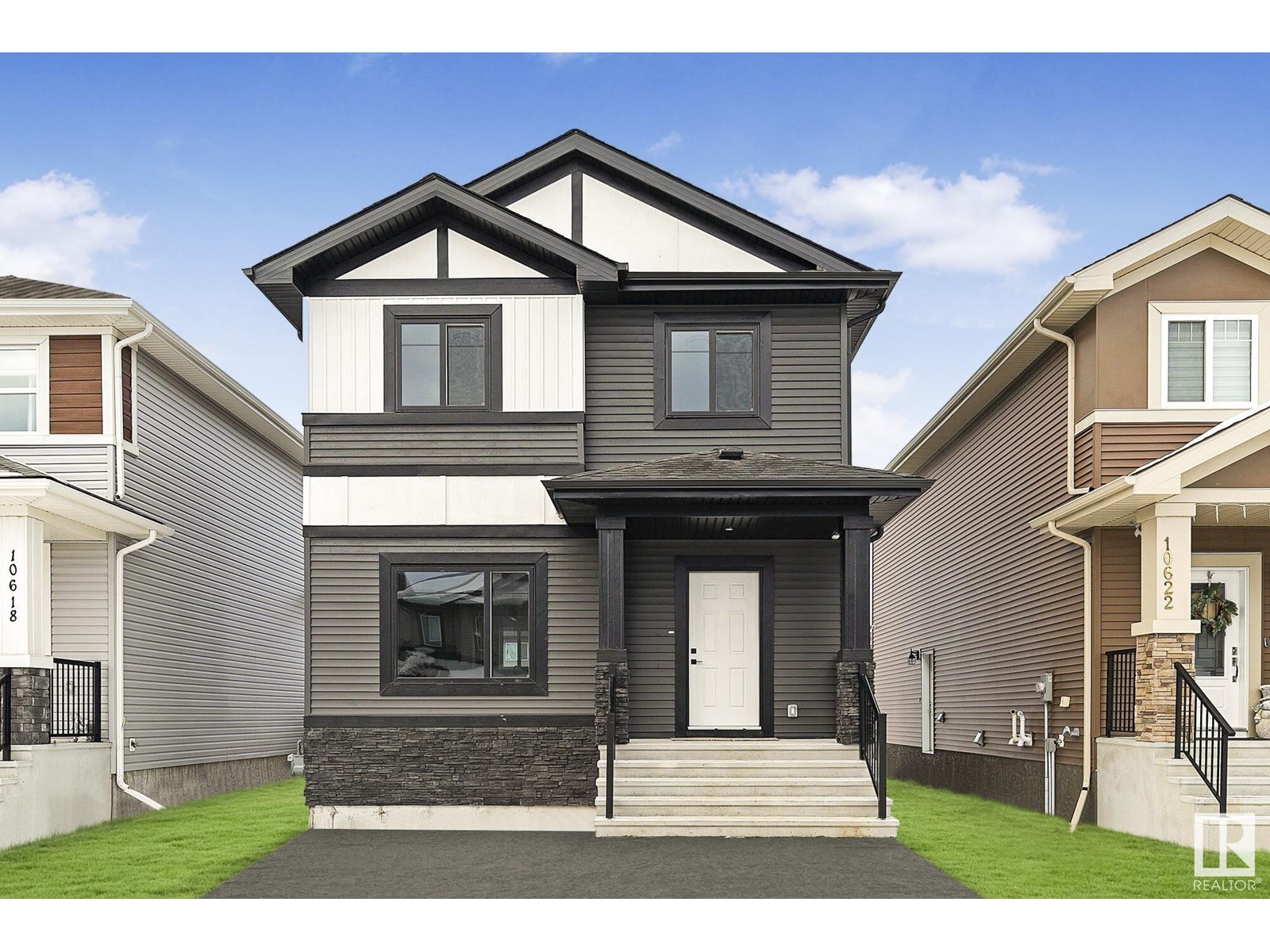 Photo 2 of 9829 107 A Av, Morinville AB