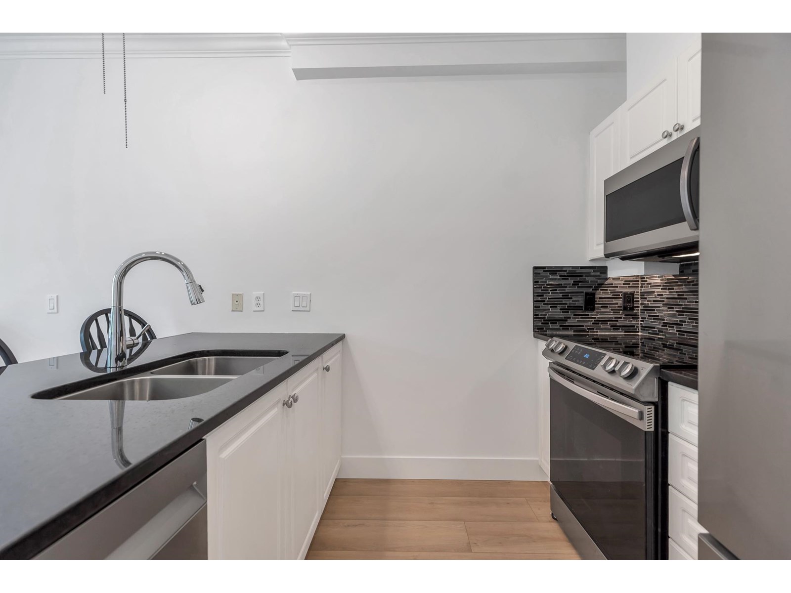 Photo 5 of 207 5475 201 Street, Langley BC