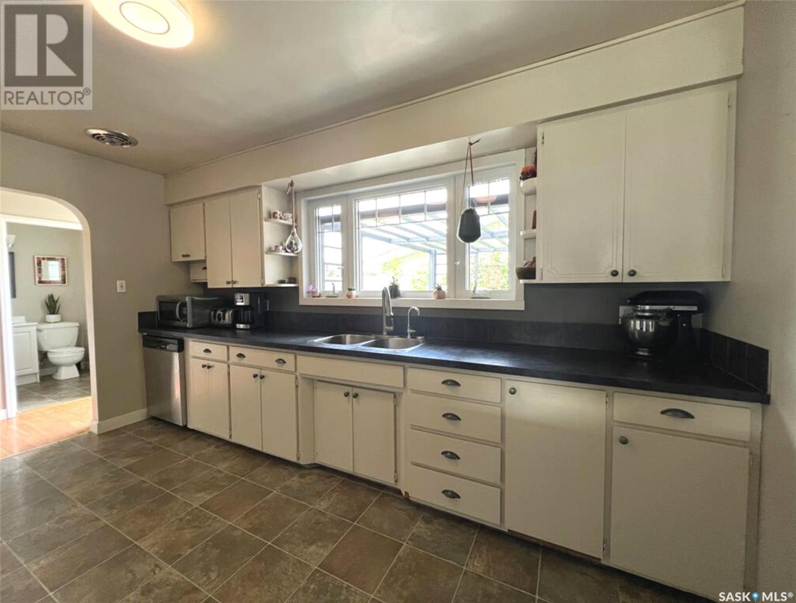 Photo 24 of 394 3rd Avenue Se, Swift Current SK